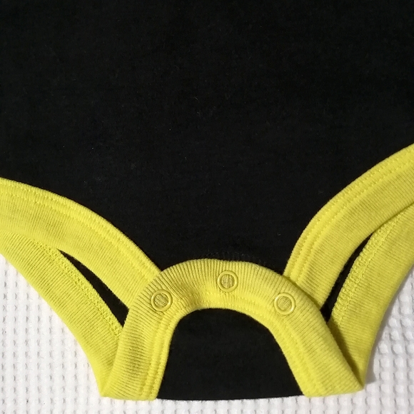 🔥SALE🔥 Batman DC Comics Baby Boy's Onesie NWT Sizes 0-3M, 6-12M, 18-24M - Picture 2 of 6